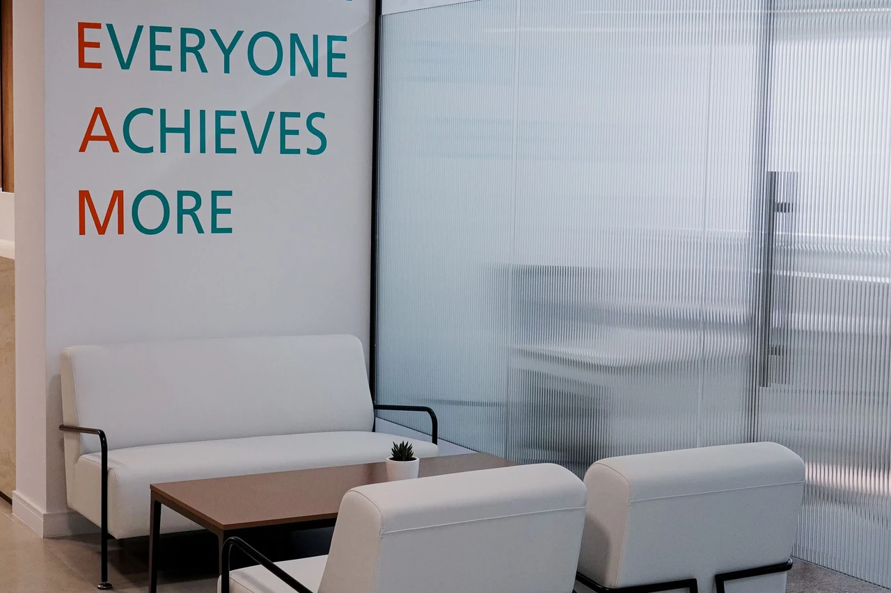 Contemporary office lounge in Dubai — stock photograph